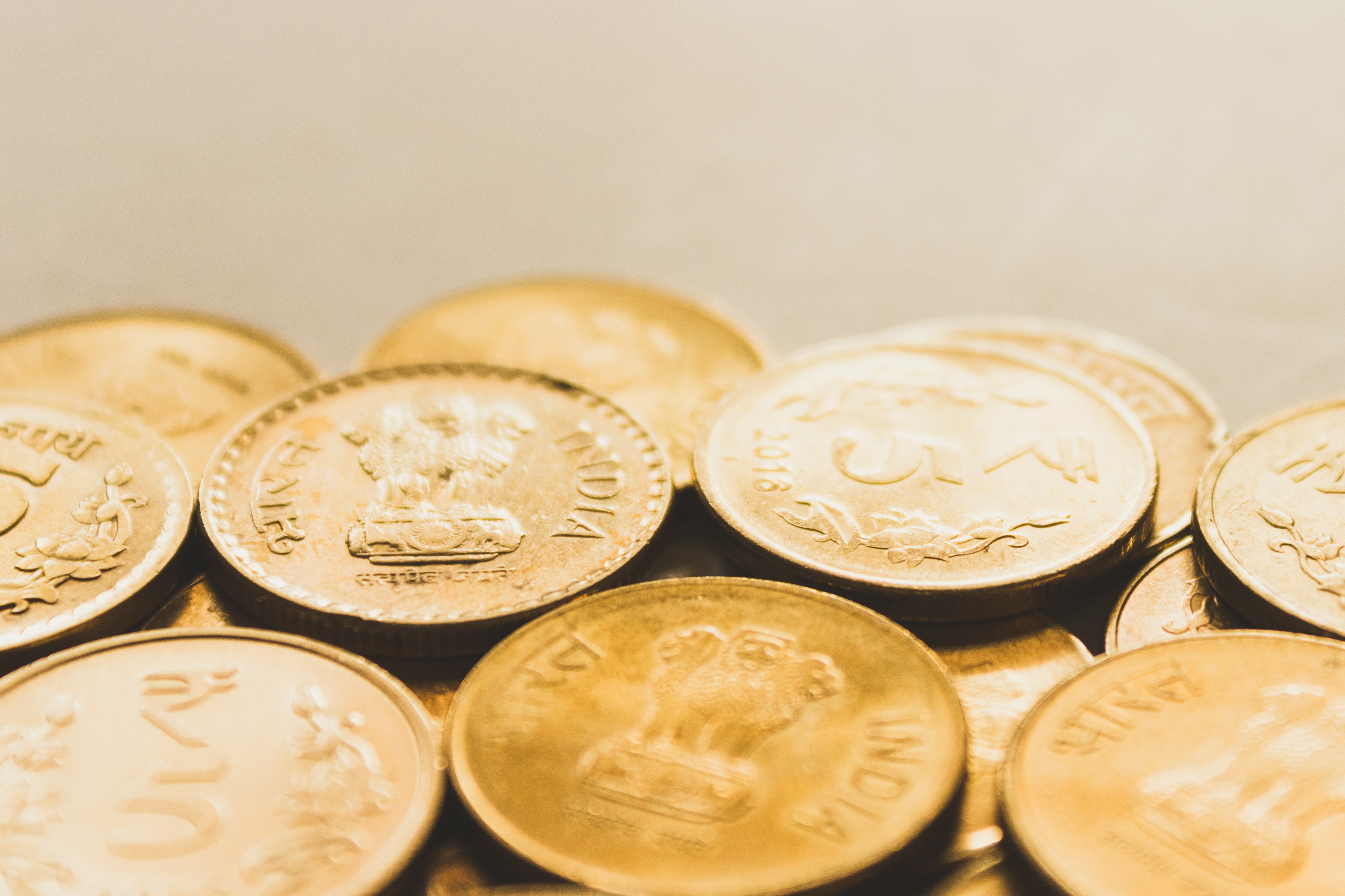 Learn How to Exploring the Impact of Market Fluctuations on a Gold IRA Rollover